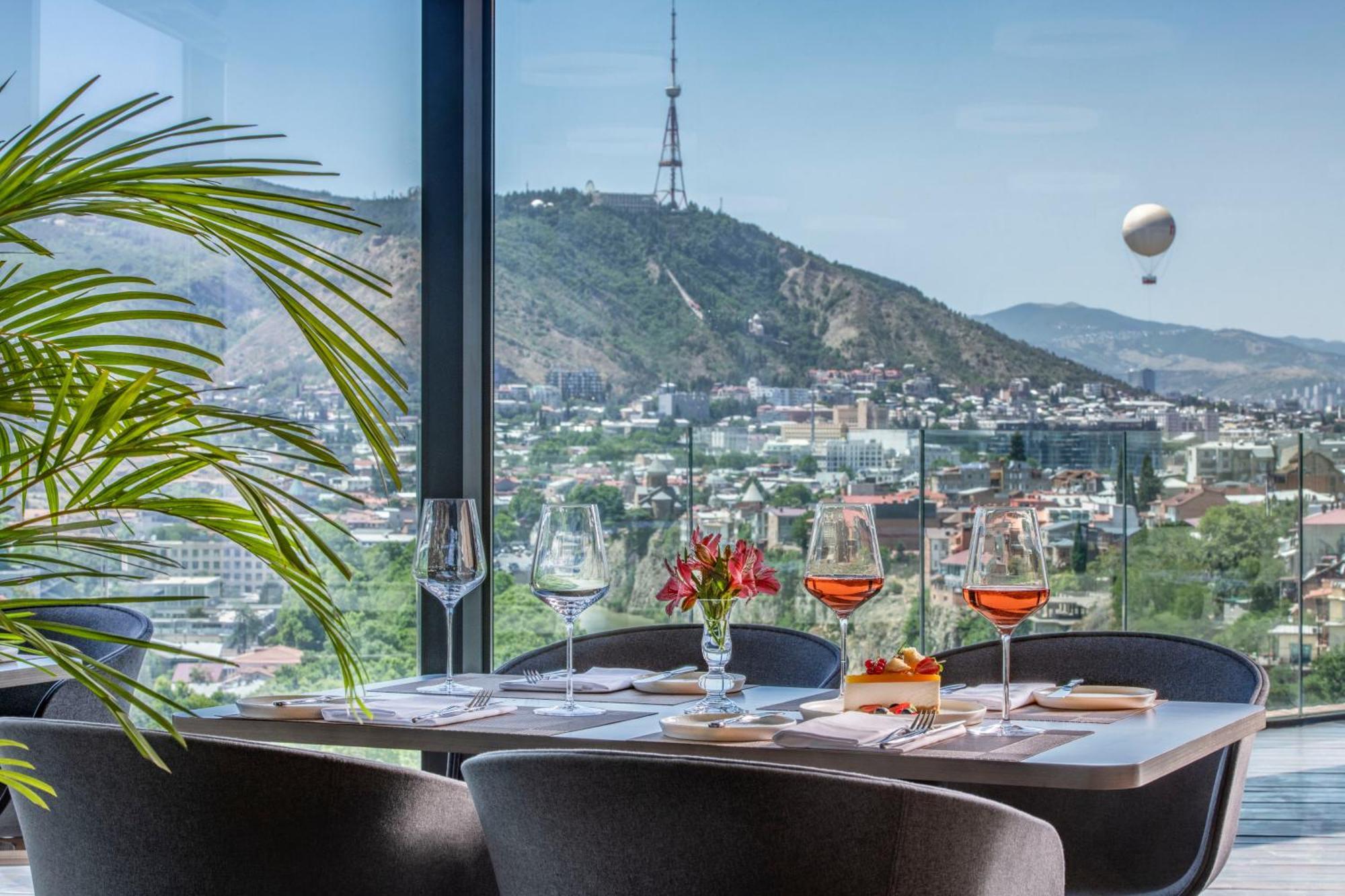 Golden Tulip Design Tbilisi Exterior foto